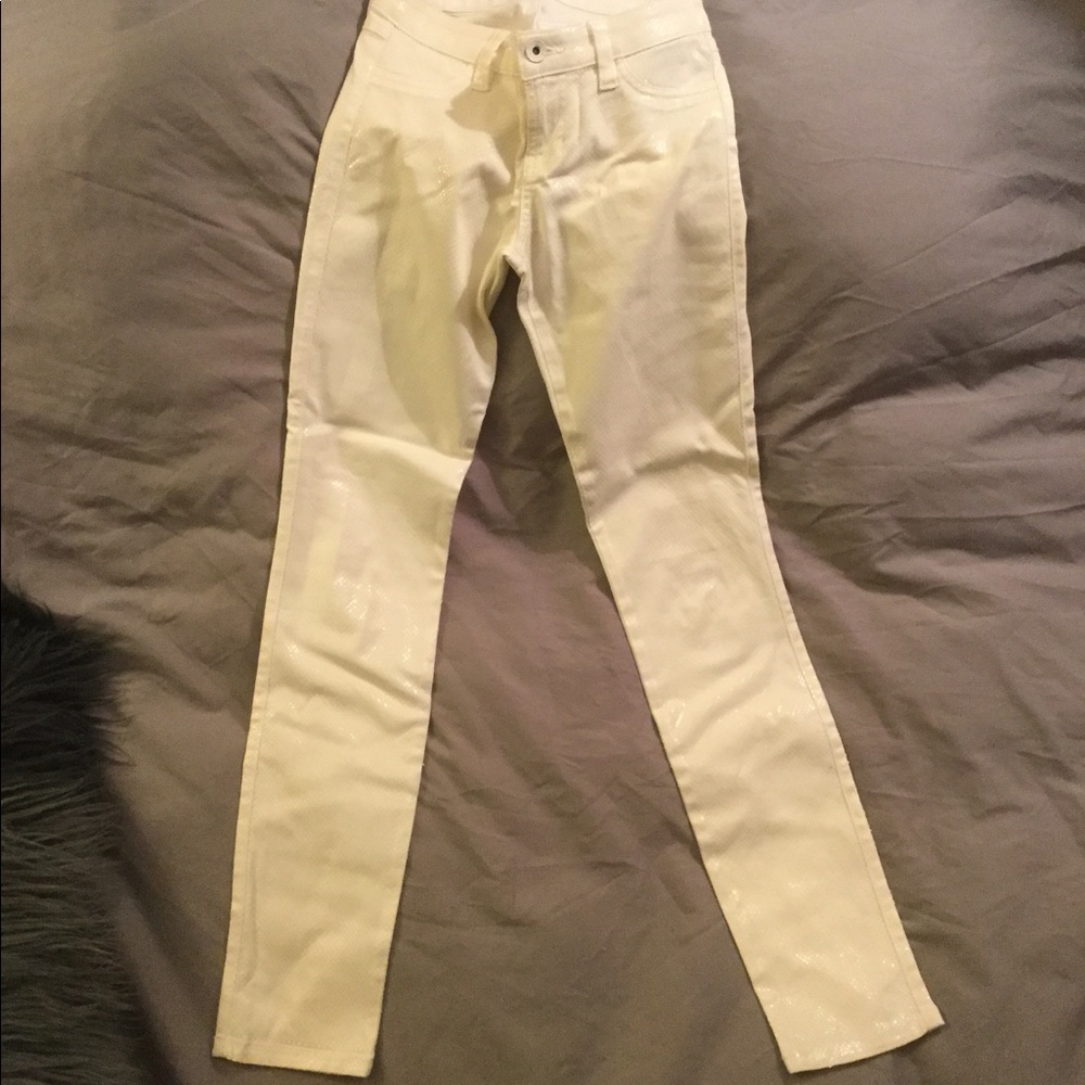 White guess jeans pants.